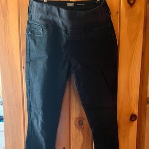 Levi’s Maternity under the bump skinny jeans